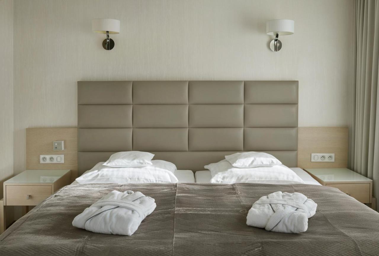 Columna Medica Hotel Łask Екстериор снимка