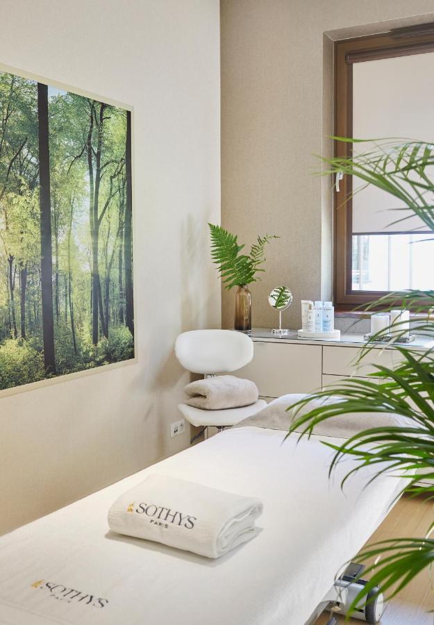 Columna Medica Hotel Łask Екстериор снимка