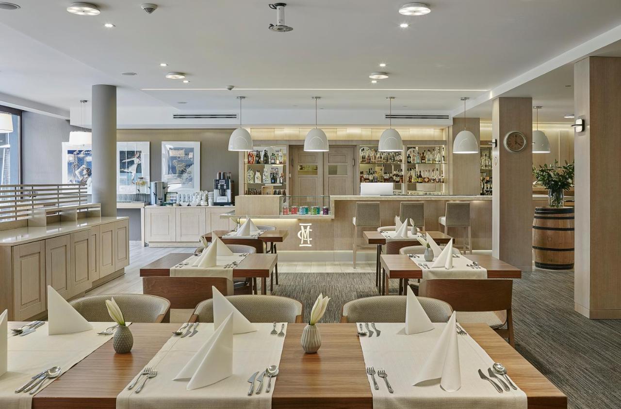 Columna Medica Hotel Łask Екстериор снимка