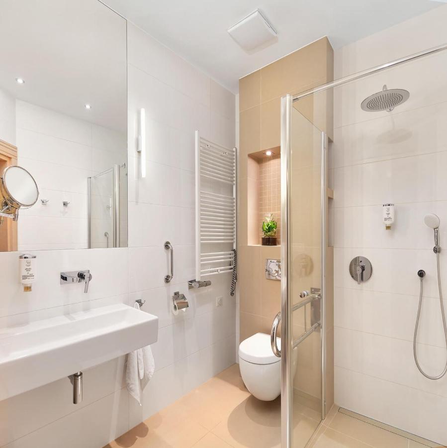 Columna Medica Hotel Łask Екстериор снимка