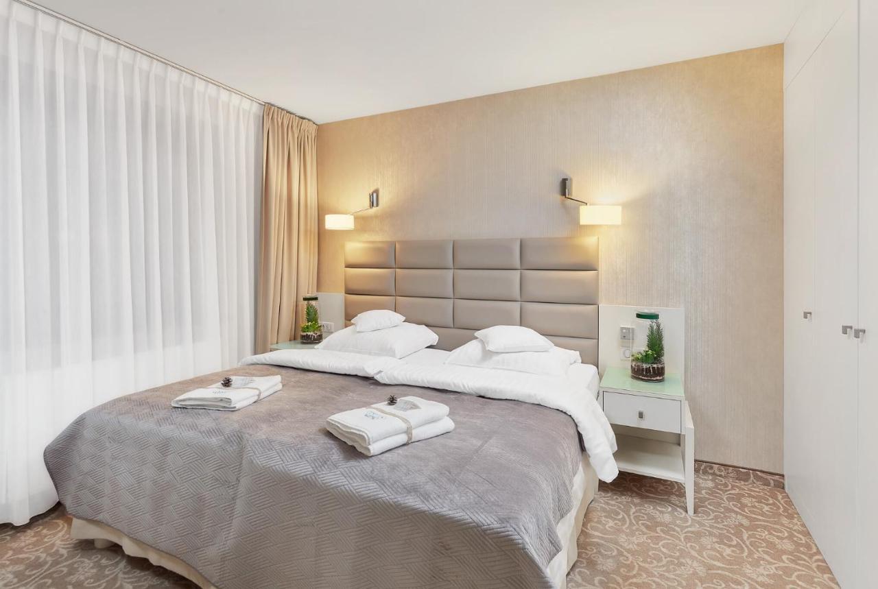 Columna Medica Hotel Łask Екстериор снимка