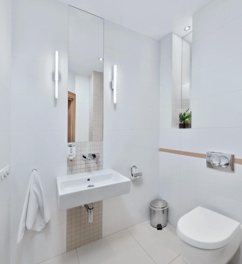 Columna Medica Hotel Łask Екстериор снимка