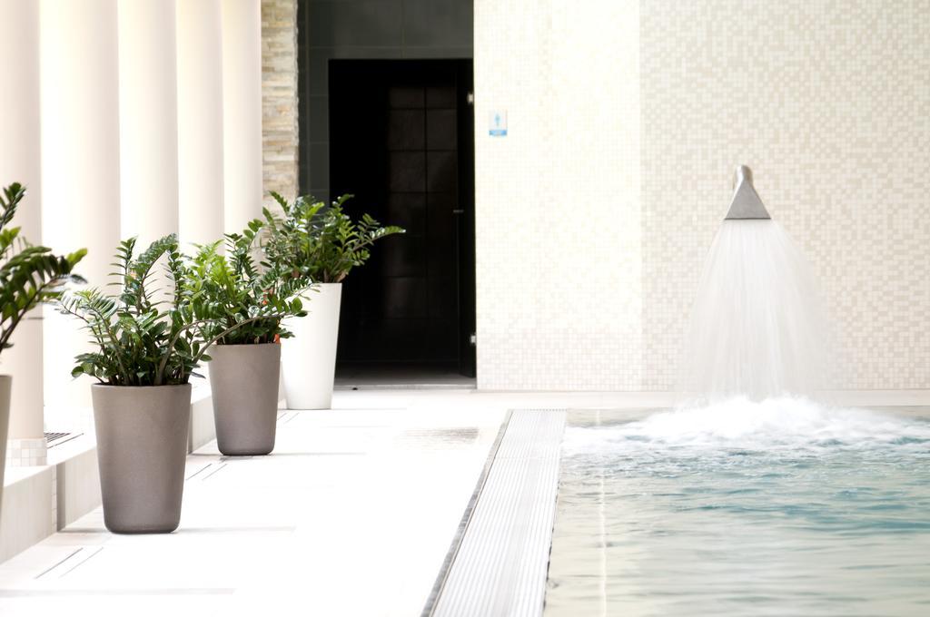 Columna Medica Hotel Łask Екстериор снимка
